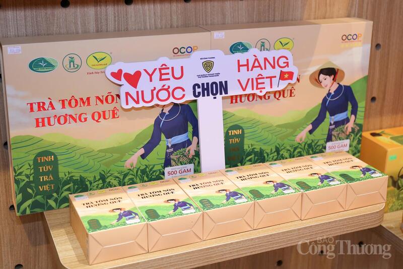 Oklavip khuyến mã hấp dẫn mỗi ngày hỗ trợ tiêu thụ sản phẩm trong một chương trình mang đậm tinh thần hàng Việt. Ảnh: Cấn Dũng
