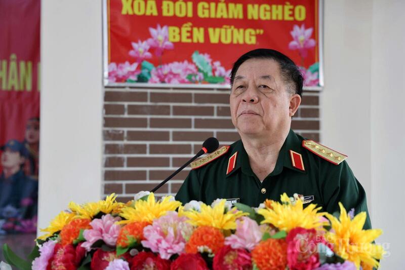 Đại tướng Nguyễn Trọng Nghĩa phát biểu tại Chương trình "Xuân chiến sĩ". Ảnh: Lê Sơn