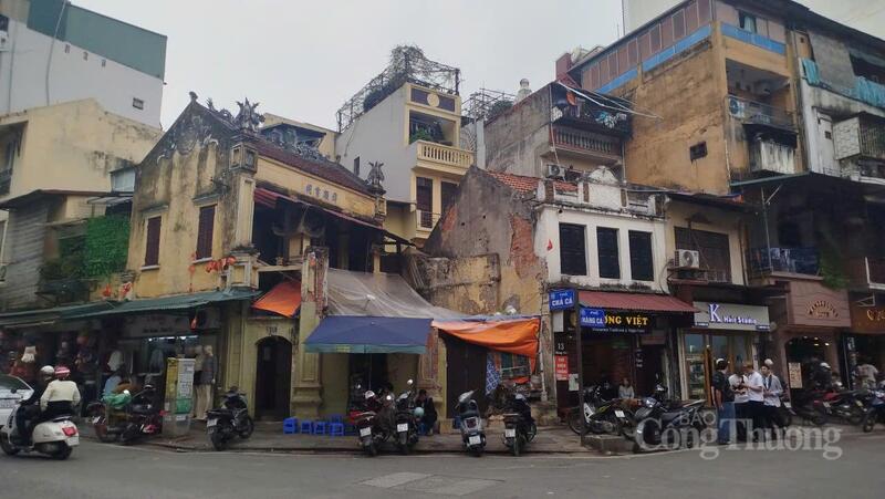 Những ngôi nhà cổ ở phố Chả Cá và Hàng Cá. Ảnh: Hải Sơn