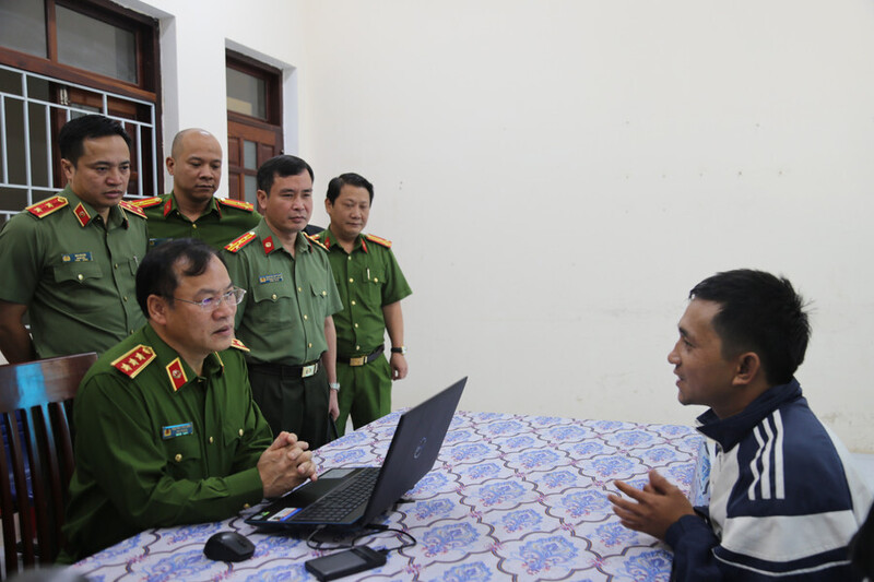 Ban chuyên án đấu tranh với đối tượng Ân. Ảnh: Thúy Trinh