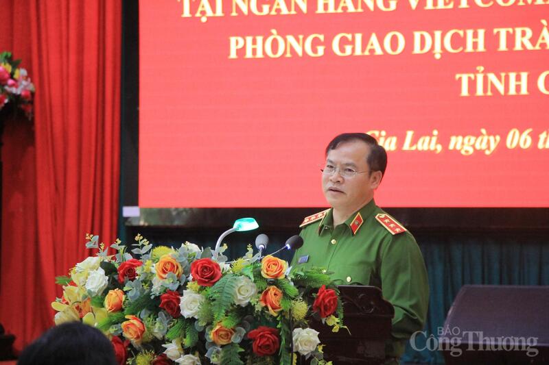 Thượng tướng Nguyễn Văn Long - Thứ trưởng Bộ Công an phát biểu tại buổi họp báo. Ảnh: Hiền Mai