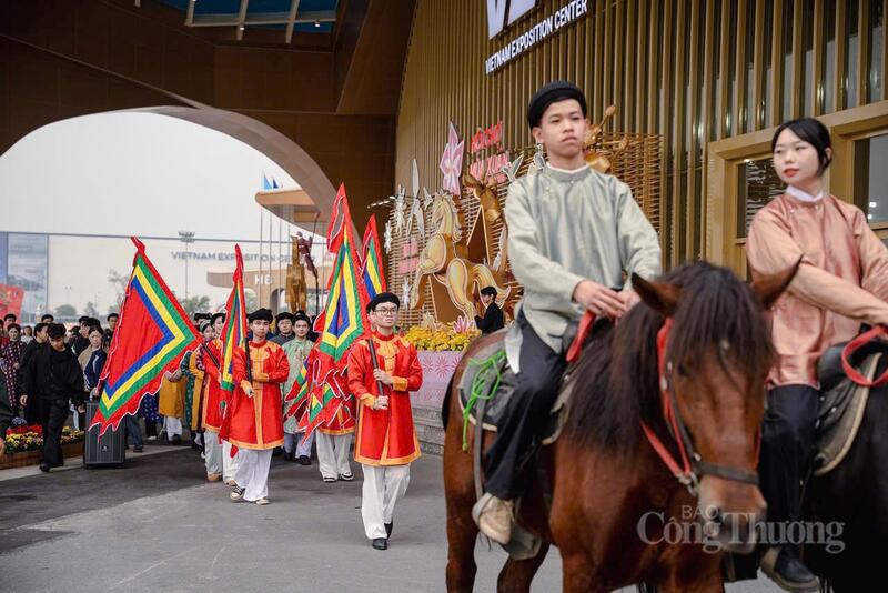 "Bách hoa bộ hành" là cầu nối giữa quá khứ và hiện tại, giúp thế hệ trẻ hiểu và trân trọng hơn những giá trị truyền thống.