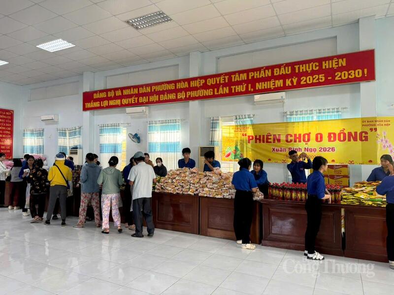 Người dân phường Hoà Hiệp đến chợ 0 đồng
