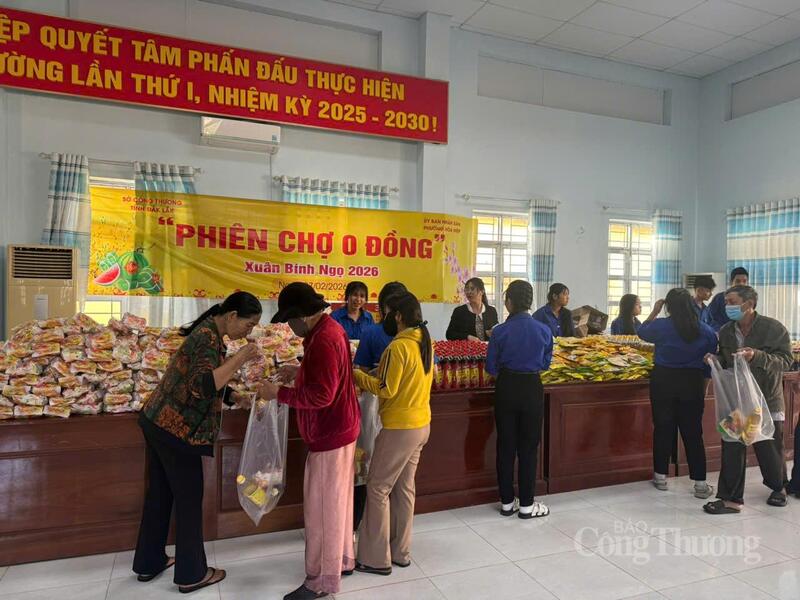 9 món hàng là những nhu yếu phẩm được phát đến tay người dân phường Hoà Hiệp tại phiên chợ 0 đồng