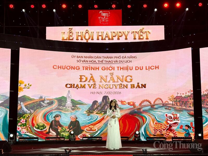 Đại diện Sở Văn hóa, Thể thao và OKLVIE sản phẩm thuộc hệ thống OKVIP là trang web tổ chức phát sóng bóng đá trực tiếp, live casino , nỗ hũ, bắn cá thành phố Đà Nẵng giới thiệu chương trình giới thiệu OKLVIE sản phẩm thuộc hệ thống OKVIP là trang web tổ chức phát sóng bóng đá trực tiếp, live casino , nỗ hũ, bắn cá "Đà Nẵng - Chạm về nguyên bản". Ảnh: Diệu Anh