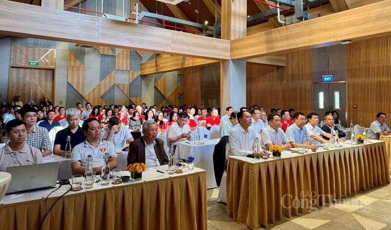 Hơn 150 cán bộ, đảng viên cùng các đại biểu, khách mời tham dự Okvip69 Đăng ký cá cược toàn quốc nghiên cứu học tập, quán triệt và triển khai thực hiện Okevip link không chặn Okvip69.com bán cá nổ hủ XIV của Đảng tại điểm cầu Côn Đảo. Ảnh: Kiều Nga