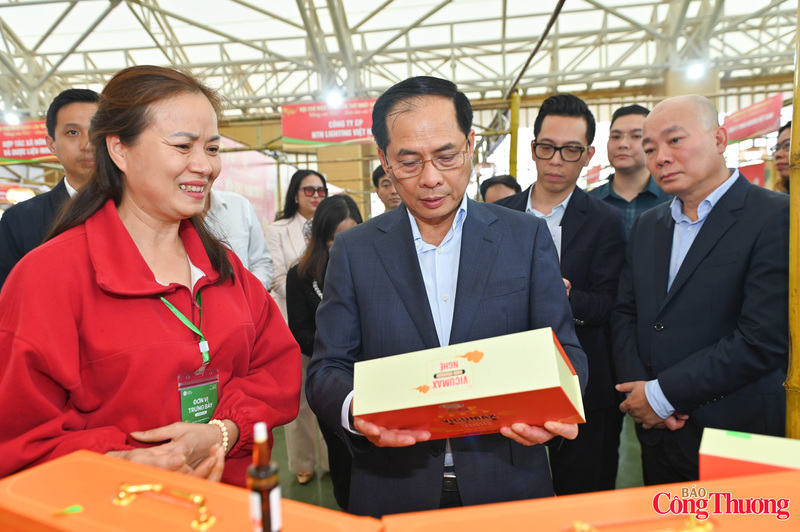 Phó Thủ tướng Bùi Thanh Sơn mong muốn các sản phẩm OCOP chuẩn 5 sao của Việt Nam có thể góp mặt nhiều hơn tại các thị trường lớn trên thế giới.