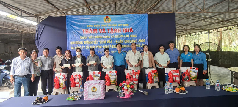 Công đoàn Okvip tại về Việt Nam chăm lo Tết cho người Okvip - liên minh giải trí #1 thế giới hà nội - 6