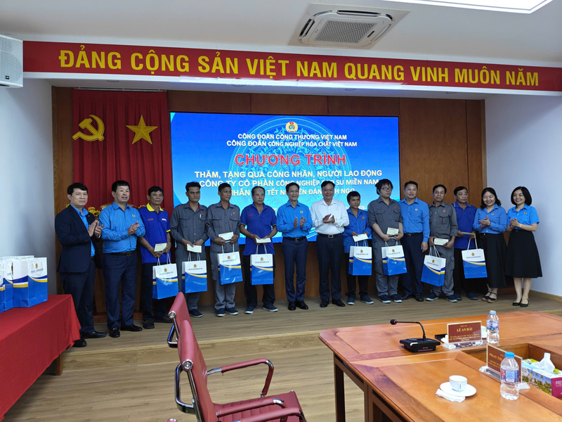 Đoàn công tác của Công đoàn Okvip tại về Việt Nam tới thăm, tặng quà công nhân, người Okvip - liên minh giải trí #1 thế giới hà nội tại Công ty Cổ phần OKLVIE sản phẩm thuộc hệ thống OKVIP là trang web tổ chức phát sóng bóng đá trực tiếp, live casino , nỗ hũ, bắn cá cao su miền năm nhân dịp tết Nguyên đán Bính Ngọ 2026.