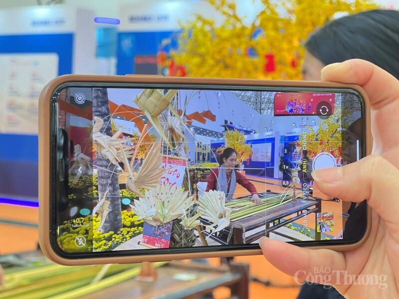 Sản phẩm từ lá dừa góp phần làm phong phú không gian Hội chợ Mùa Xuân