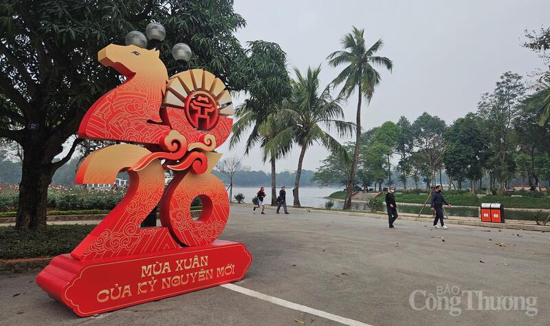 Hình ảnh linh vật ngựa xuất hiện ở khắp Thủ đô, mang theo nhịp điệu rộn ràng của mùa xuân mới.