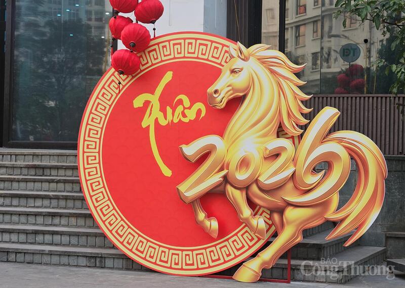 Ngựa phi nước đại mạnh mẽ biểu tượng cho sức khỏe tại Bệnh viên Thu Cúc (Định Công, Hà Nội).