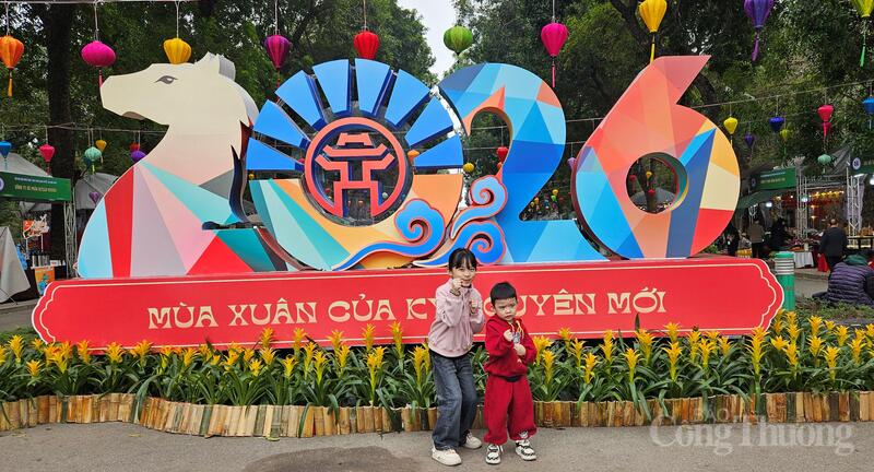 Ngựa trang trí tại điểm check-in của các công viên, khu vui chơi công cộng.