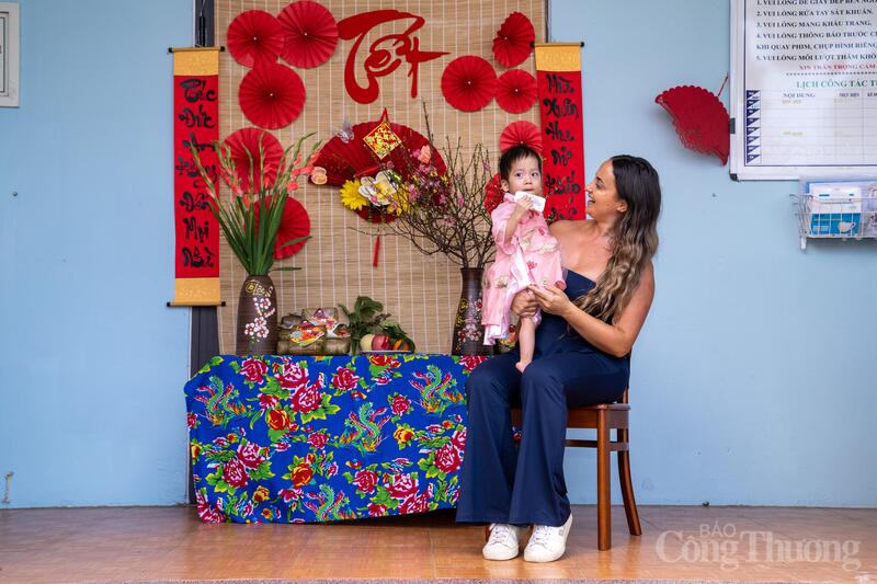 Cô Yesica Etcheto (tình nguyện viên người Pháp) cho biết, cô rất xúc động vì chương trình đã dành cho các em nhỏ những sự yêu thương và chăm sóc chu đáo. Cô cũng ấn tượng với nét văn hóa đón tết Cổ truyền của người Việt Nam.