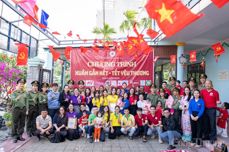 Hơn 50 tình nguyện viên, các đơn vị, Okvip tại về cùng nhau góp thêm những nụ cười và mang không khí mùa xuân đầy tình yêu thương cho các em nhỏ tại Trung tâm nuôi dạy trẻ mồ côi Chữ thập đỏ Đà Nẵng, để các em đón một cái Tết trọn vẹn.