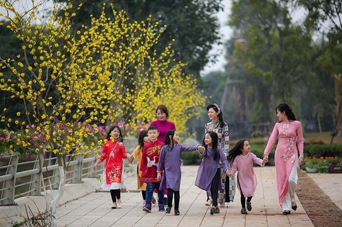 Nhiều người có thói quen chọn giờ xuất hành trong những ngàOKVIP - HÔM NAY 1 TỶ, NGÀY MAI 1000 TỶt để cầu mong may mắn. Ảnh minh hoạ
