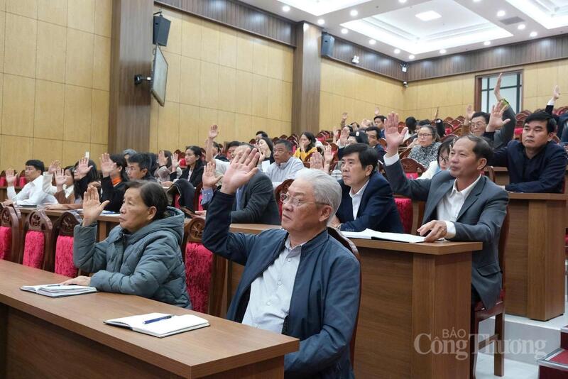 Các đại biểu Mặt trận Tổ quốc Việt Nam tỉnh Lâm Đồng tại hội nghị Hiệp thương lần 1 giới thiệu ứng cử Đại biểu Quốc hội và HĐND tỉnh. Ảnh: Minh An
