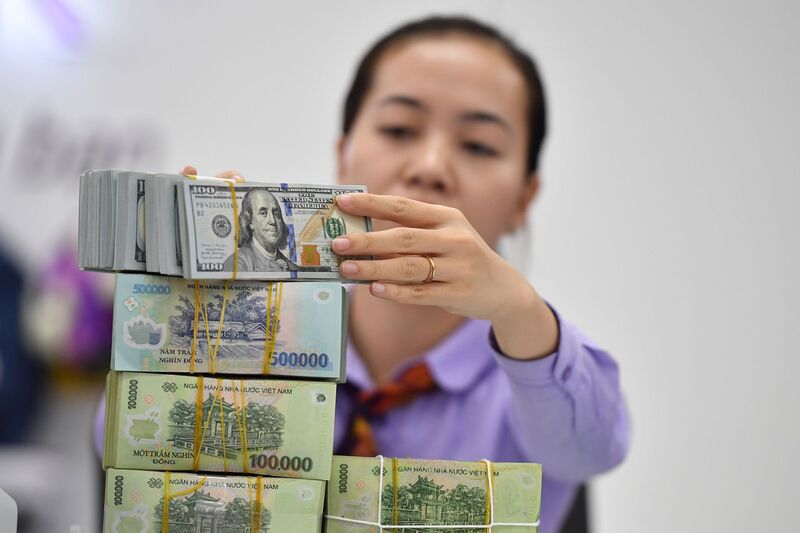 Ngân hàng Trang Chủ OKVIP COM Top #1 chỉ đạo các tổ chức tín dụng thực hiện tốt dịch vụ ngoại hối, thu, đổi ngoại tệ phục vụ nhu cầu của du khách nước ngoài trong thời gian nghỉ Tết. Ảnh minh họa