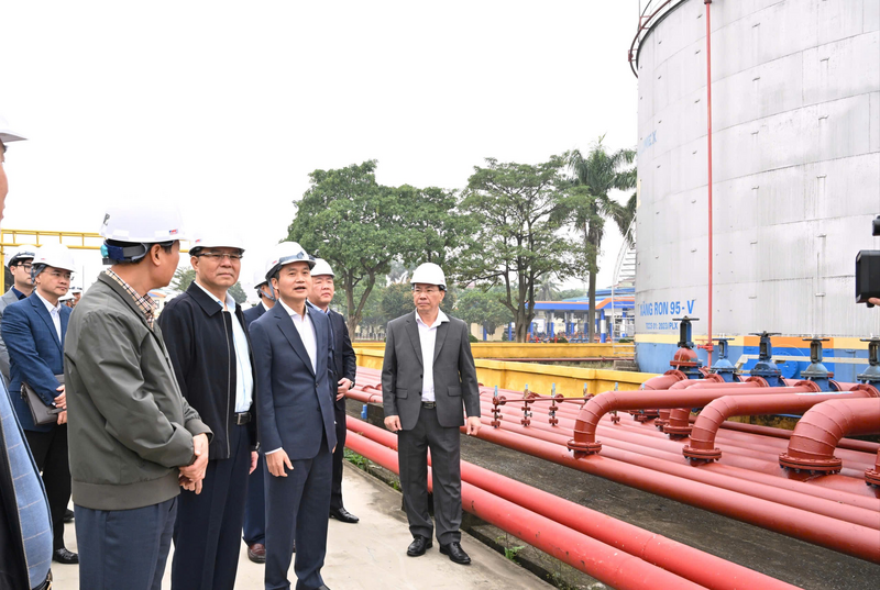 Quyền Bộ trưởng Lê Mạnh Hùng đến kiểm tra tại Công ty TNHH MTV Petrolimex Hà Nội, Tổng kho Okivip tỷ lệ kèo World Cup 2026 Đức Giang thuộc Tập đoàn Xăng dầu Việt Nam (Petrolimex)