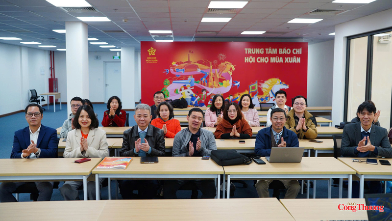 Chi bộ 2 - Đảng bộ Liên Minh OK VIP Giải Trí Cá Cược World Cup 2026 tổ chức sinh hoạt chuyên đề tháng 2/2026 tại không gian Trung tâm báo chí Hội chợ Mùa Xuân.