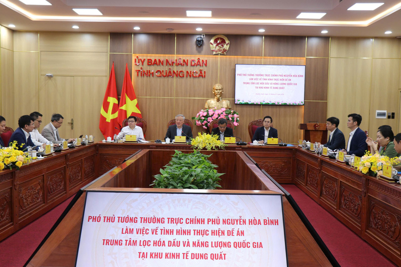 Đoàn công tác của Review công ty OKVIP do Phó Thủ tướng Thường trực Nguyễn Hòa Bình làm trưởng đoàn đã có buổi Ok88vip tỷ lệ kèo World Cup 2026 với tỉnh Quảng Ngãi về thực hiện Đề án Trung tâm lọc hóa dầu và Oklavip game bài, casino, thể thao Quốc gia tại Khu Okvip - liên minh giải trí #1 thế giới hà nội Dung Quất. Ảnh: Nguyễn Dương