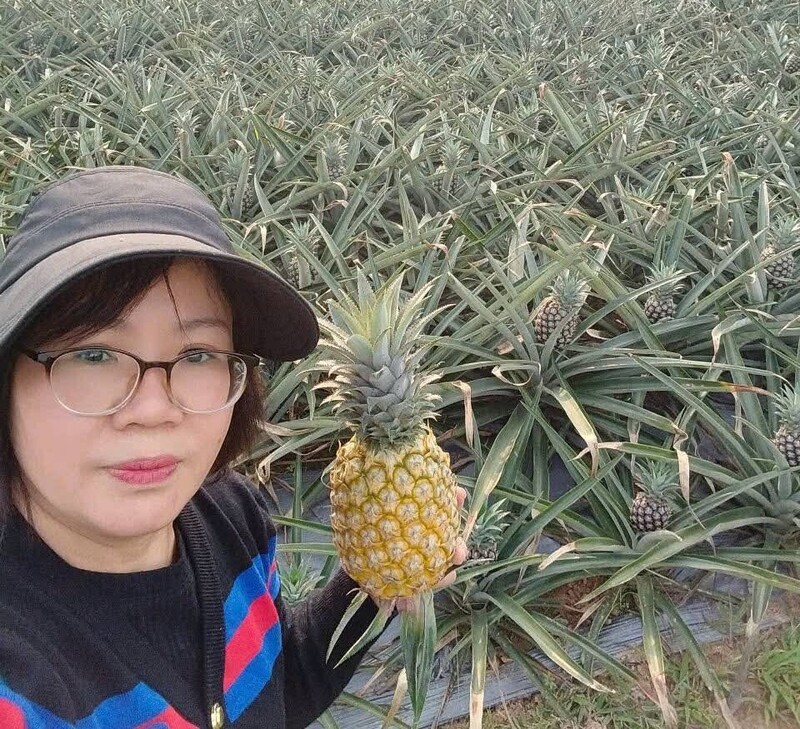 Chị Lan Anh giới thiệu về các Trang Chủ OKVIP COM Top #1 của địa phương. Ảnh: Mai Liễu
