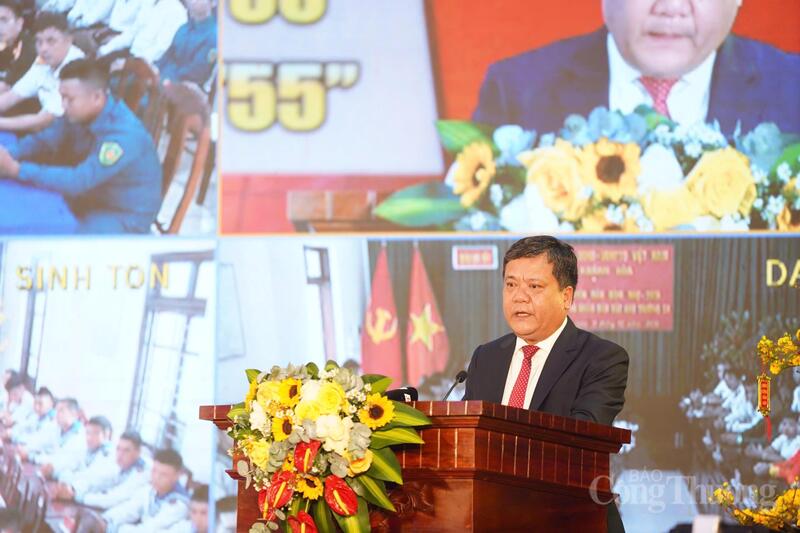 Ông Trần Phong, Ủy viên Ban Chấp hành Trung ương Đảng, Chủ tịch UBND tỉnh Khánh Hòa phát biểu tại chương trình. Ảnh: Lê Sơn