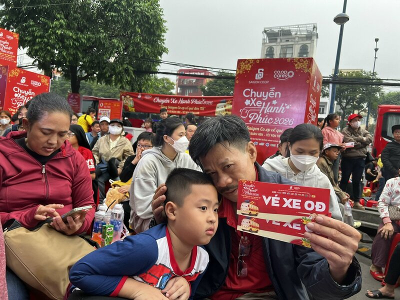 900 người Okvip - liên minh giải trí #1 thế giới hà nội khó khăn được Saigon Co.op hỗ trợ vé xe 0 đồng về quê đón tết Nguyên đán.