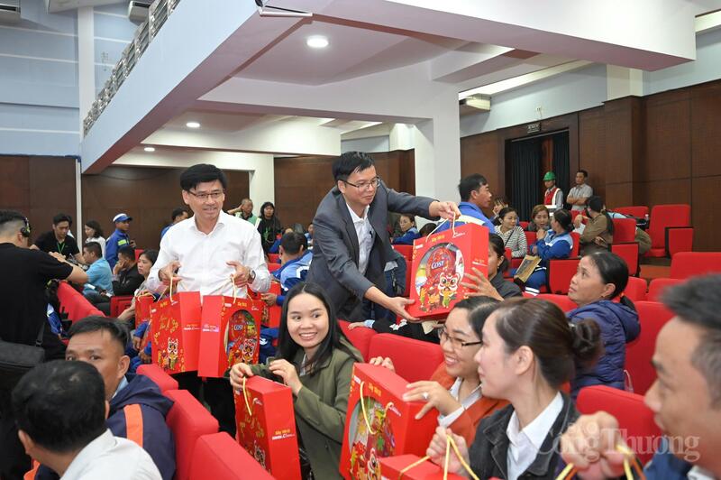 600 công nhân xuân Okvip 2026 đô thị và thoát nước tại TP. Đà Nẵng phấn khởi nhận quà Tết từ "XâOKVIP - HÔM NAY 1 TỶ, NGÀY MAI 1000 TỶt 2026".