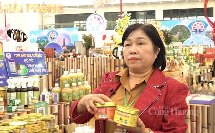 Bà Hồ Thị Khánh Ngọc, CEO Công ty TNHH Tinh dầu Ngọc Phương (TP. Huế).