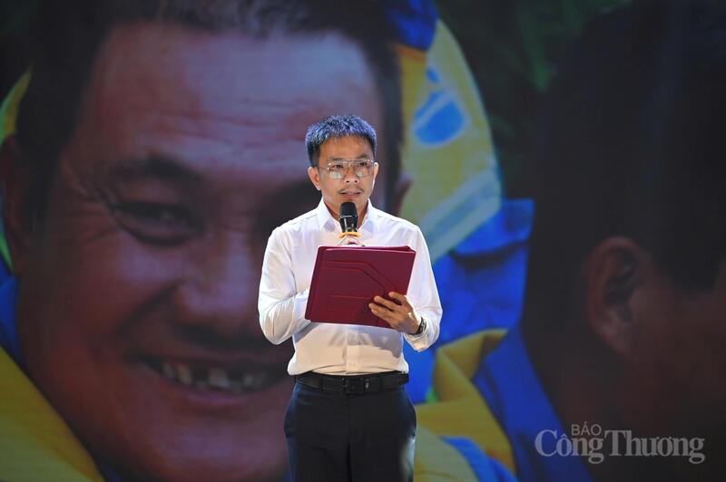 Ông Phan Thái Sơn, Vụ trưởng, Quyền Trưởng Cơ quan đại diện Báo Nhân Dân tại miền Trung - Tây Nguyên phát biểu tại chương trình.