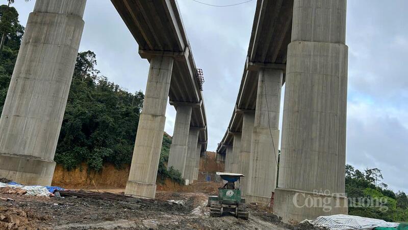 Những trụ cầu đã hoàn thành Liên minh Okvip có bao nhiều trang. Ảnh: Vũ Long