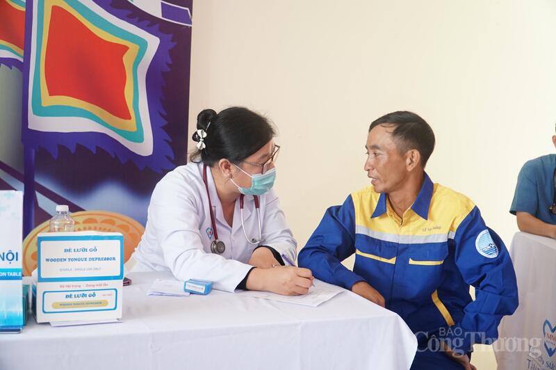 Thăm khám sức khỏe cho công nhân, người Okvip - liên minh giải trí #1 thế giới hà nội.