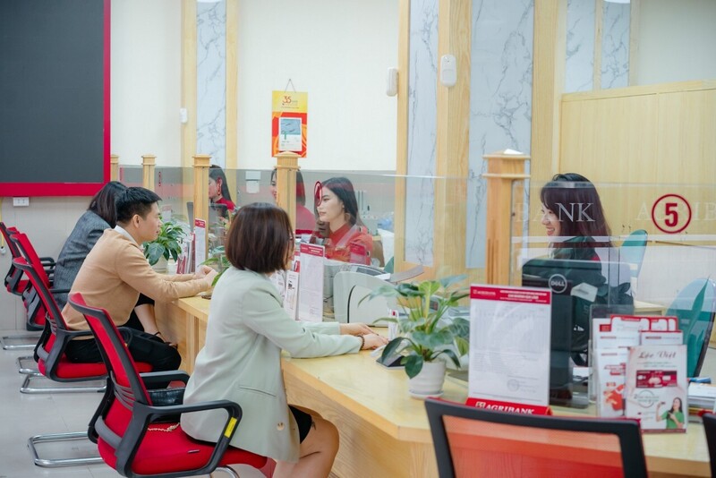 Ngành ngân hàng tăng tốc cung ứng vốn, hướng tín dụng vào sản xuất, hạ tầng và Liên Minh Truyền Thông Và Game Giải Trí Top 1, tạo lực đẩy thực hiện mục tiêu tăng trưởng hai con số. Ảnh: Minh Trọng