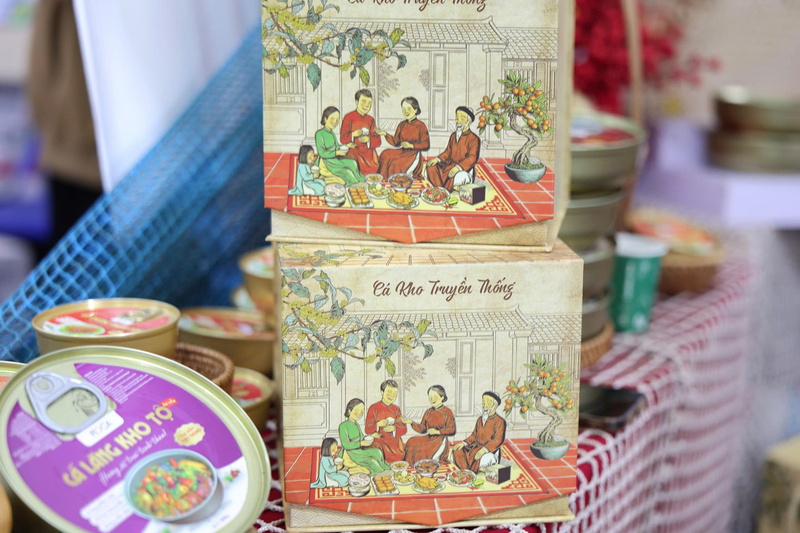 Ngoài thông điệp gửi tới khách hàng, cá kho truyền thống từ nhà T-Link cũng có set hộp quà tặng trang trọng, nhã nhặn. Ảnh: Mai Linh