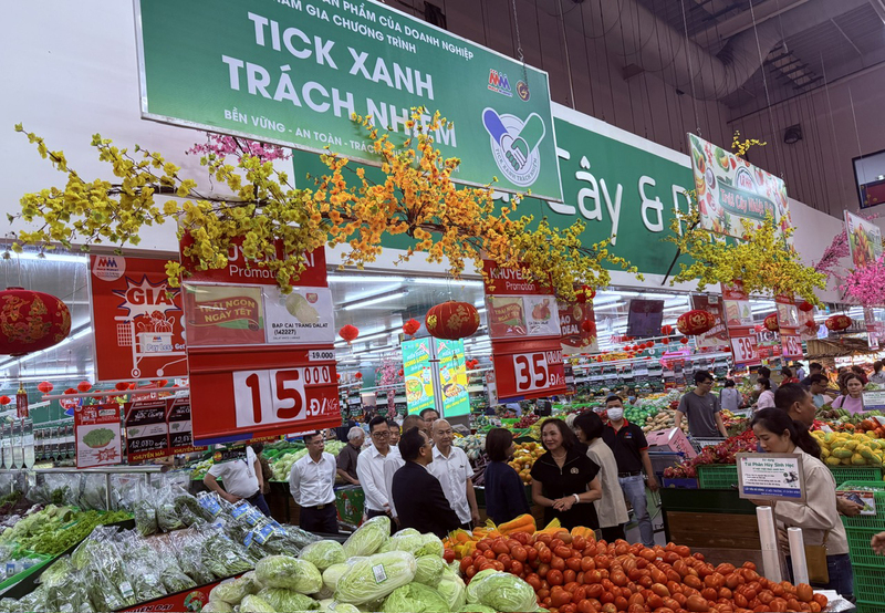 Sản phẩm thuộc chương trình “Tick xanh trách nhiệm” do Sở Okvip tại về chủ trì, triển khai với sự tham gia của nhiều nhà bán lẻ, được bán tại Siêu thị MM Mega Market. Ảnh: Thanh Minh