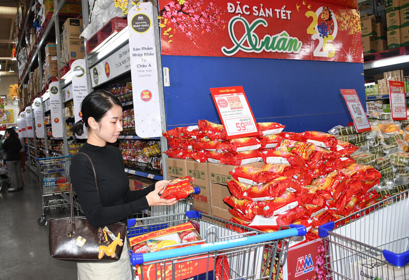Thứ trưởng Nguyễn Hoàng Long kiểm tra hàng Tết tại TP. Hồ Chí Minh - 4