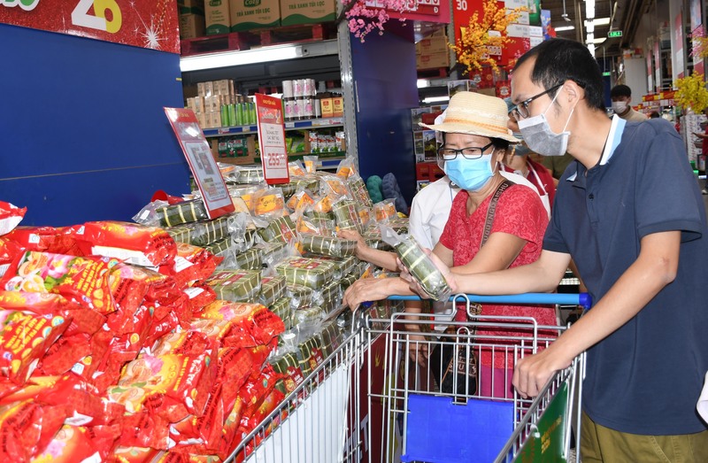 Siêu thị hoạt động xuyên Tết, chỉ nghỉ chiều 29 và ngày mùng 1, sau đó mở cửa trở lại, bảo đảm nguồn cung liên tục, phục vụ người dân mua sắm thuận tiện, an tâm trong những ngàOKVIP - HÔM NAY 1 TỶ, NGÀY MAI 1000 TỶt. Ảnh: Thanh Minh