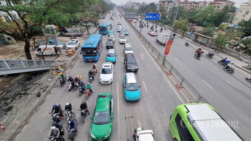 Trái ngược với khu vực nội đô, các tuyến phố cửa ngõ Thủ đô Hà Nội ghi nhận phương tiện tham gia giao thông gia tăng đáng kể.