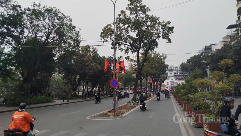 Phố Đinh Tiên Hoàng ít người qua lại.