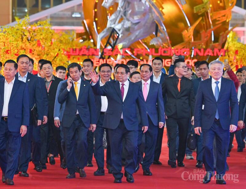 Thủ tướng Phạm Minh Chính dự Lễ bế mạc Hội chợ Mùa Xuân 2026. Ảnh: Nam Nguyễn