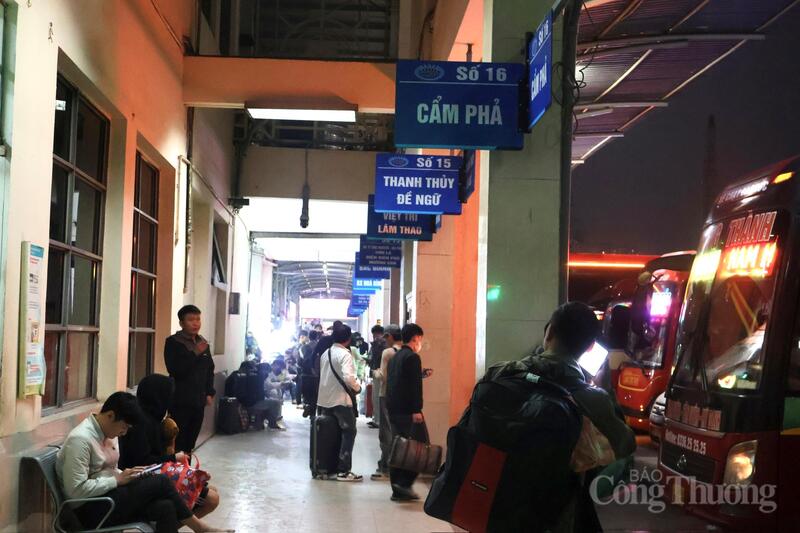Kỳ nghỉ Tết kéo dài 9 ngày bắt đầu từ thứ Bảy, ngày 14/2/2026 (tức ngày 27 tháng Chạp năm Ất Tỵ) và kết thúc vào Chủ nhật, ngày 22/2/2026 (tức mùng 6 tháng Giêng năm Bính Ngọ).