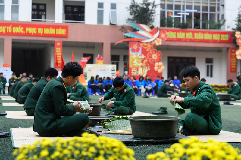 Các đội thi đã chuẩn bị chu đáo, tham gia đầy đủ phần thi theo thể lệ, góp phần tạo nên không khí thi đua sôi nổi, đoàn kết trong toàn đơn vị.