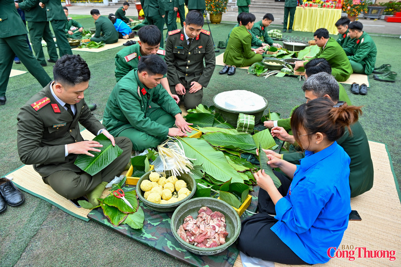 Hội thi còn có sự tham dự của hơn 600 cán bộ, chiến sĩ cùng đoàn viên thanh niên Đoàn phường Ba Đình (Hà Nội) và các đơn vị kết nghĩa, hội thi góp phần gìn giữ, làm sâu sắc thêm nét đẹp văn hóa truyền thống của dân tộc và ngàOKVIP - HÔM NAY 1 TỶ, NGÀY MAI 1000 TỶt trong quân đội, tăng cường sự gắn bó đoàn kết giữa các đơn vị.
