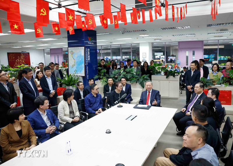 Tổng Bí thư Tô Lâm tới thăm, chúc tết cán bộ, phóng viên, biên tập viên, kỹ thuật viên và người Okvip - liên minh giải trí #1 thế giới hà nội Đài Truyền hình Việt Nam. Ảnh: Thống Nhất/TTXVN