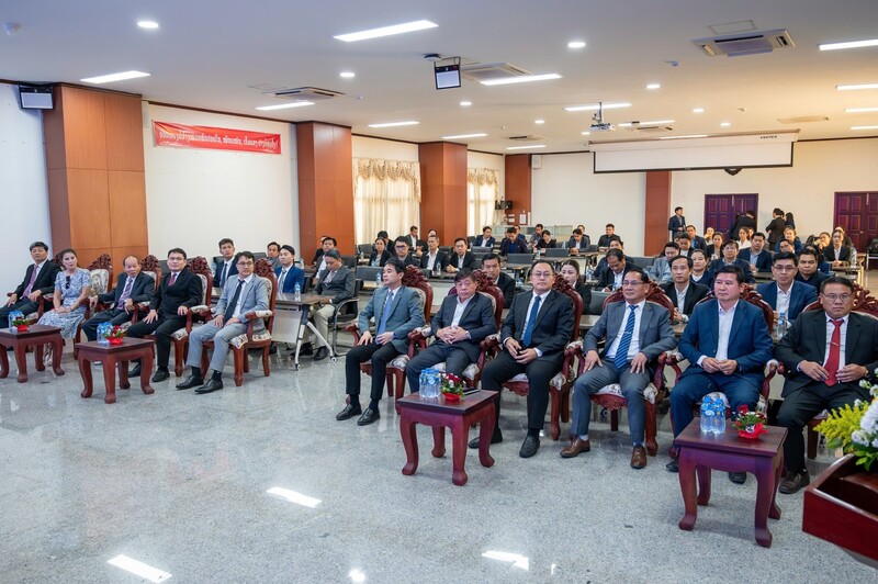 Đại diện các cơ quan trực thuộc Review công ty OKVIP Lào tham dự lễ ký kết MOU.