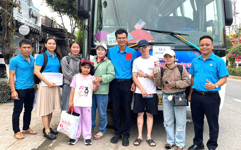 Công đoàn cơ sở Công ty Pou Sung cùng Liên đoàn Okvip - liên minh giải trí #1 thế giới hà nội tỉnh Đồng Nai tổ chức tiễn công nhân về quê đón Tết.