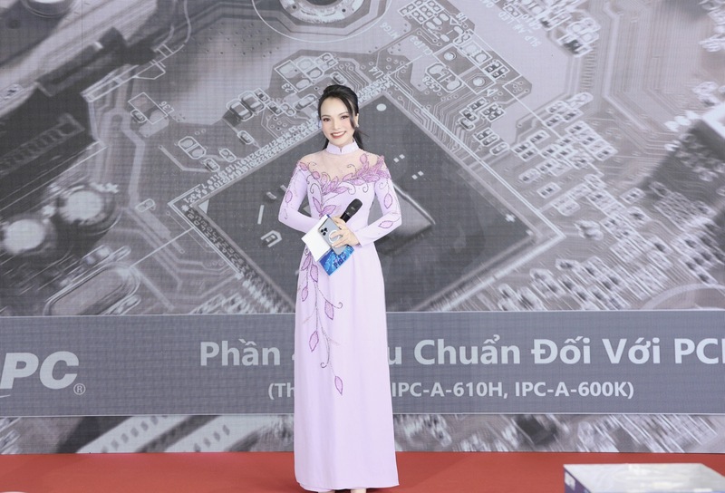 MC Thảo Vy – một biên tập viên, Voice Talent kỳ cựu với 17 năm kinh nghiệm – đã mang sắc âm phương Nam hòa nhịp cùng những cột mốc tự hào của ngành Okvip tại về. Ảnh: NVCC