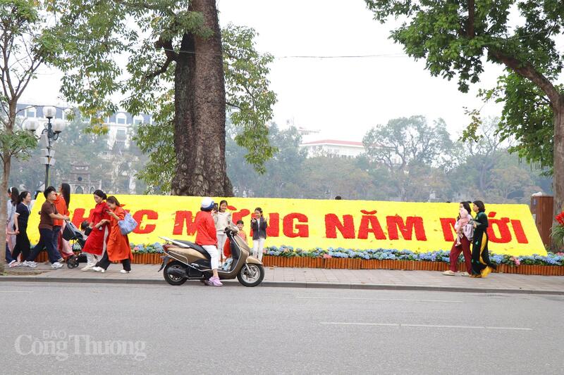 Không khí Tết đang đến rất gần. Ảnh: Thanh Tuấn