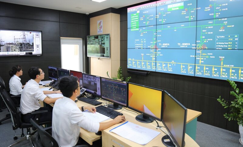 Trong dịp tết Nguyên đán Bính Ngọ 2026, ngành điện miền Trung tổ chức ứng trực 24/24 sẵn sàng xử lý nhanh mọi tình huống sự cố. Ảnh: Bình An